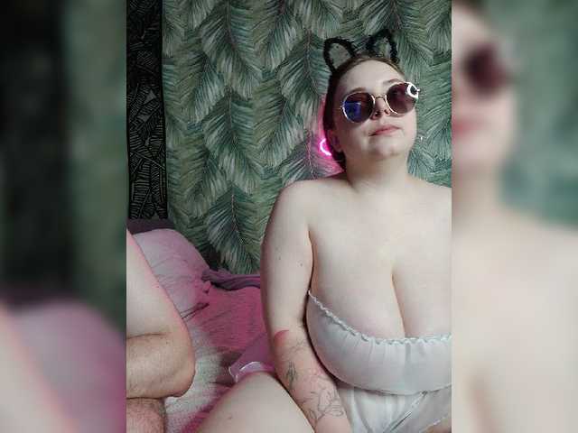 Red-rooms live webcam show