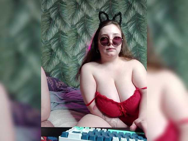 Red-rooms's BongaCams show and profile