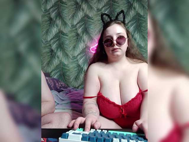 Red-rooms's BongaCams show and profile