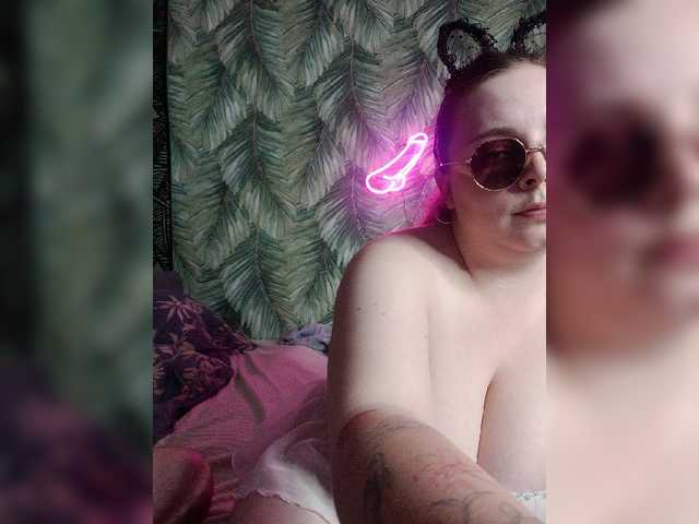 Red-rooms live webcam show