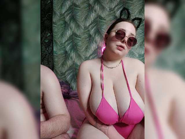 Red-rooms live cam on BongaCams