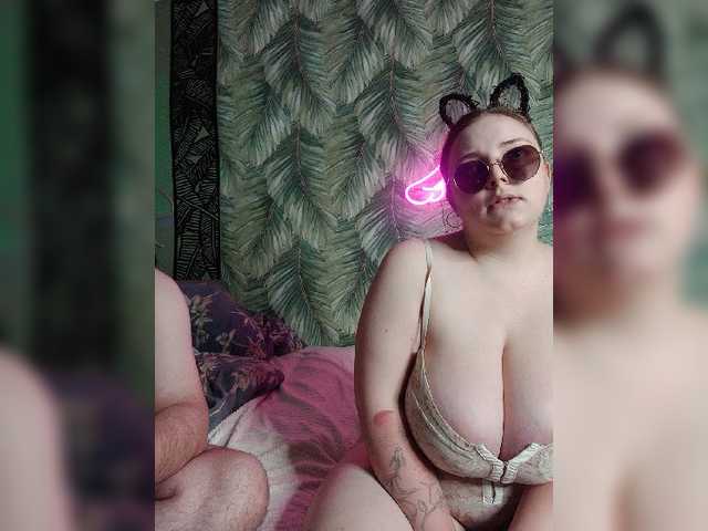 Red-rooms live webcam show