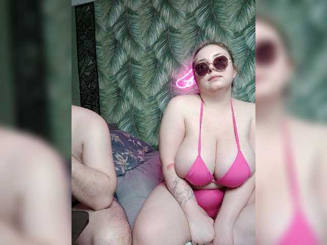 Red-rooms's BongaCams show and profile