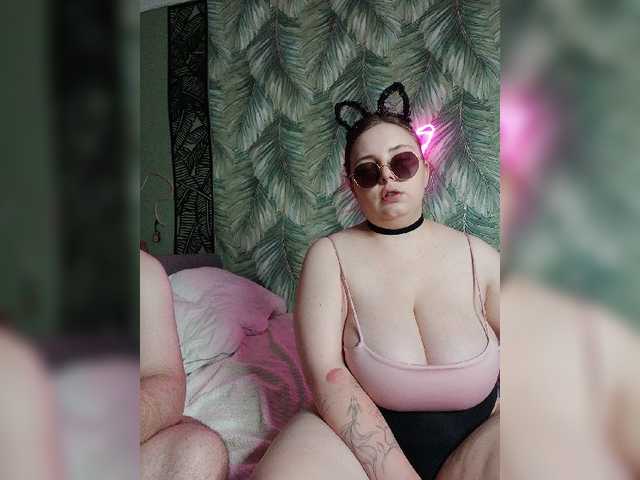 Red-rooms live webcam show