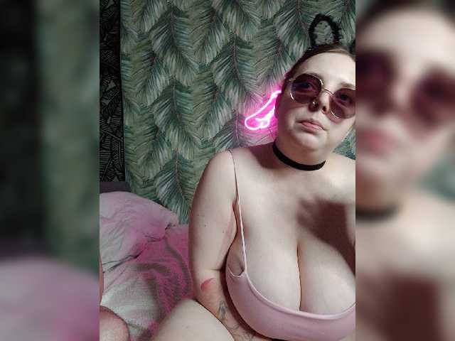 Red-rooms live webcam show