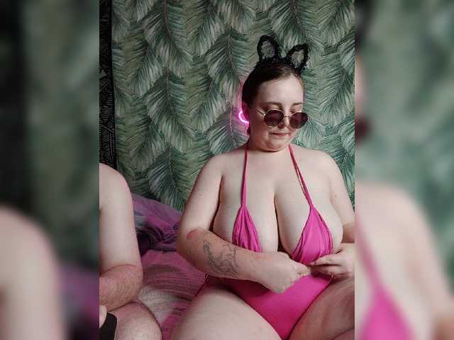 Red-rooms live cam on BongaCams