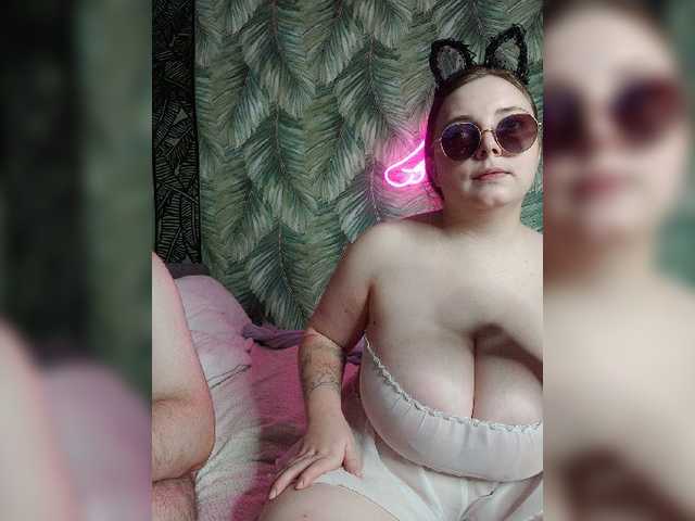 Red-rooms live webcam show