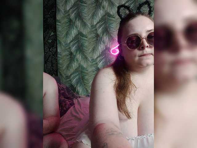 Red-rooms live cam on BongaCams