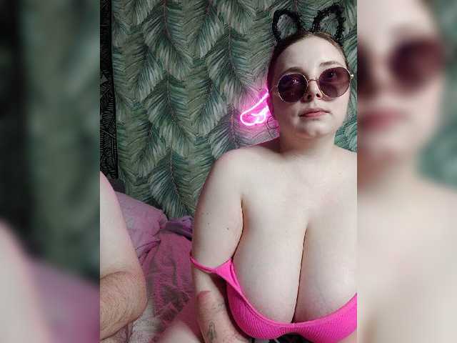 Red-rooms live webcam show