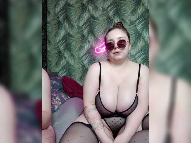 Red-rooms's BongaCams show and profile