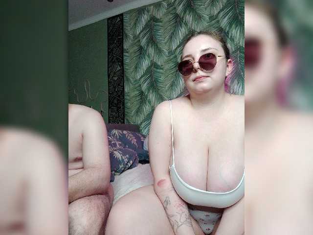 Red-rooms's BongaCams show and profile