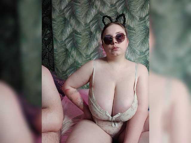 Red-rooms live webcam show