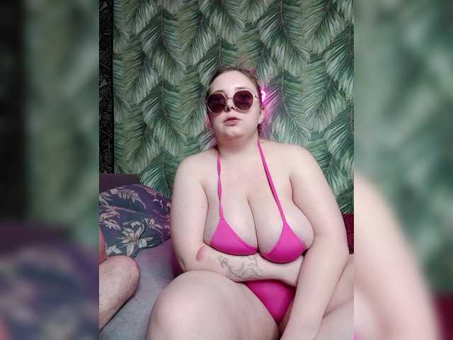 Red-rooms's BongaCams profile