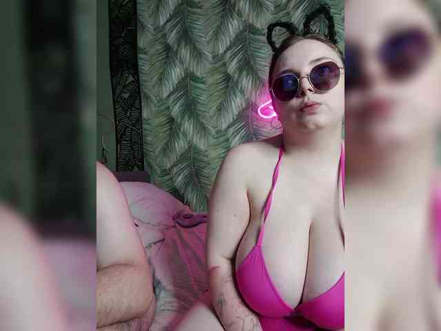 Red-rooms's cam show statistics and live stream