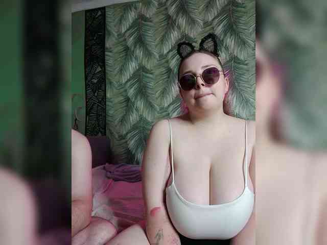 Red-rooms's cam show statistics and live stream