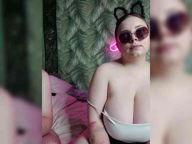 Red-rooms Live Webcam on BongaCams