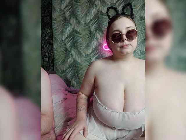 Red-rooms's cam show statistics and live stream