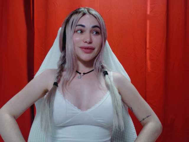LaraFire live webcam show