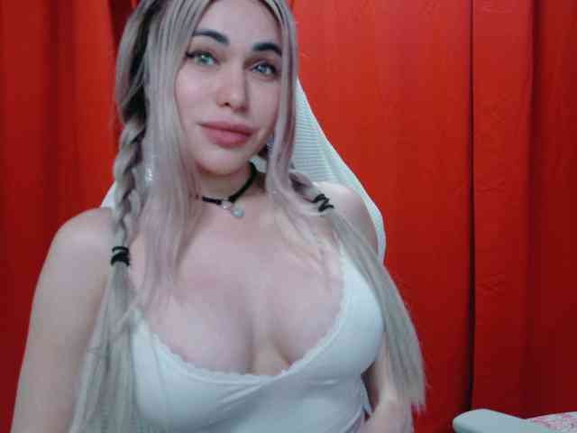 LaraFire webcam