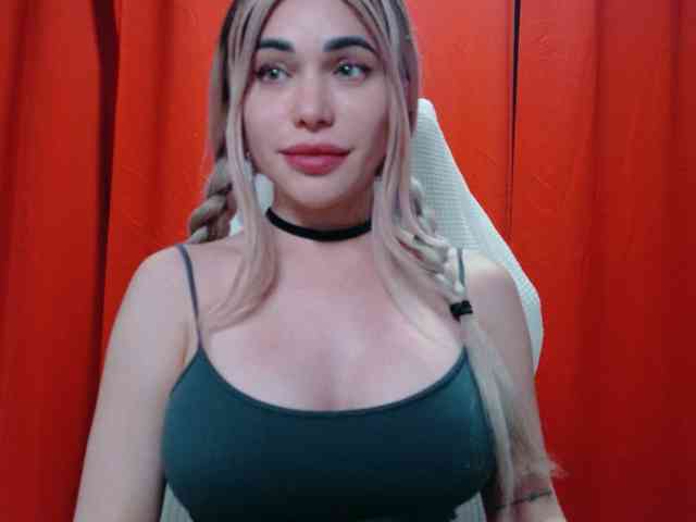 LaraFire webcam
