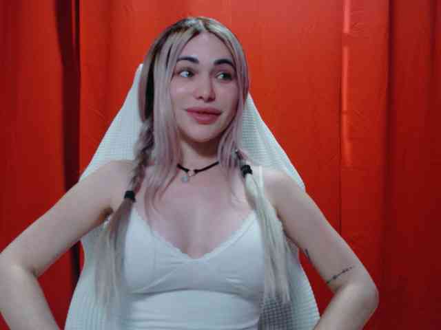 LaraFire webcam