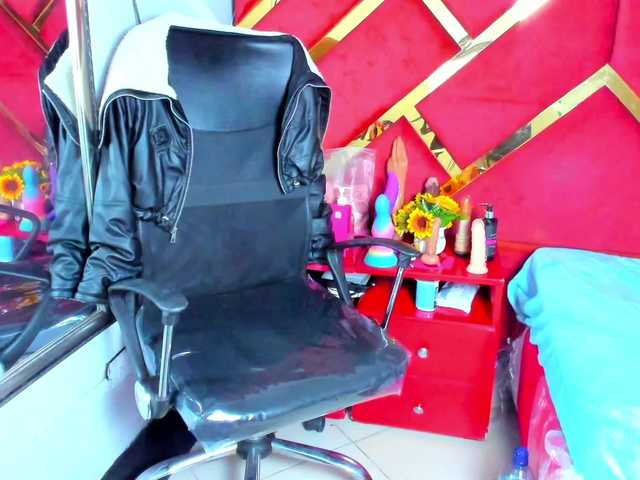 FreyjaNaugthy live cam on BongaCams