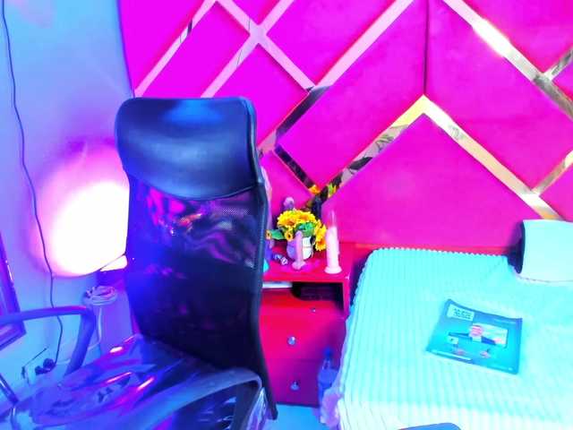 FreyjaNaugthy live cam on BongaCams