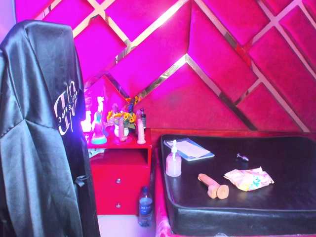 FreyjaNaugthy live cam on BongaCams