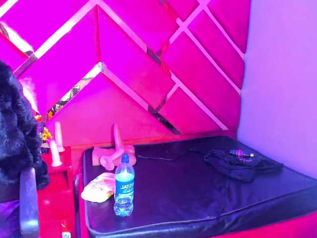 FreyjaNaugthy live webcam show