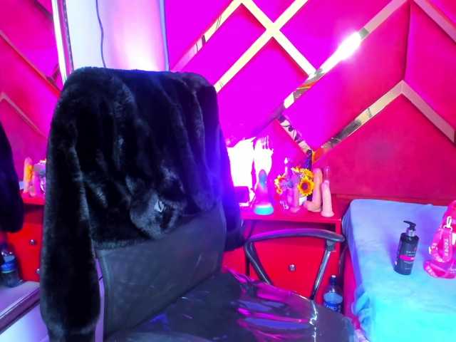 FreyjaNaugthy live cam on BongaCams