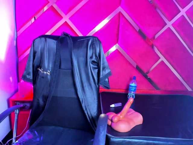 FreyjaNaugthy live cam on BongaCams