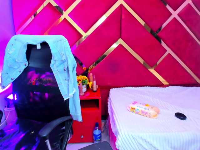 FreyjaNaugthy live cam on BongaCams