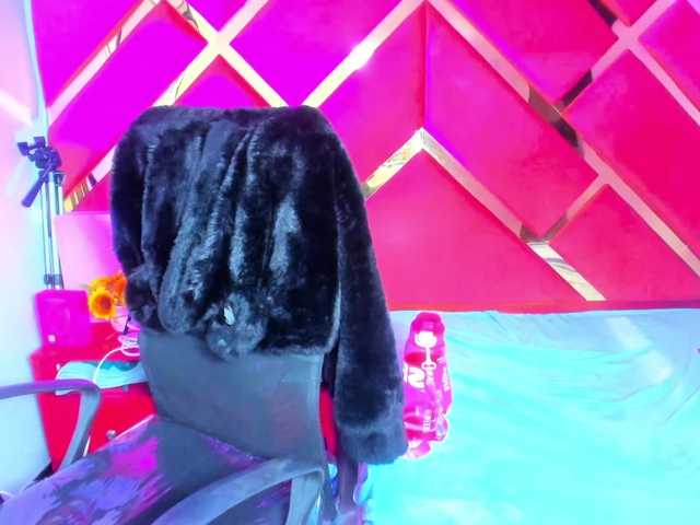 FreyjaNaugthy live cam on BongaCams