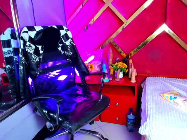 FreyjaNaugthy live cam on BongaCams
