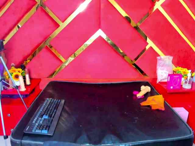 FreyjaNaugthy webcam