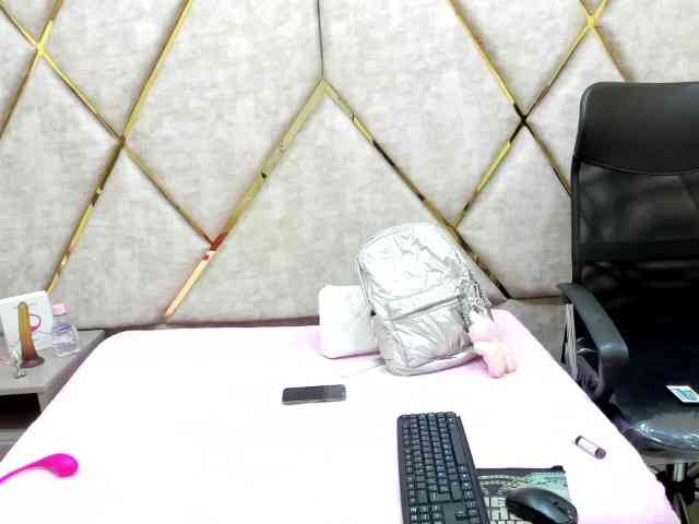 NairobiSkinny webcam