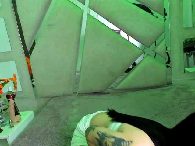NairobiSkinny webcam