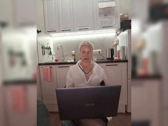 miss-1m's BongaCams show and profile