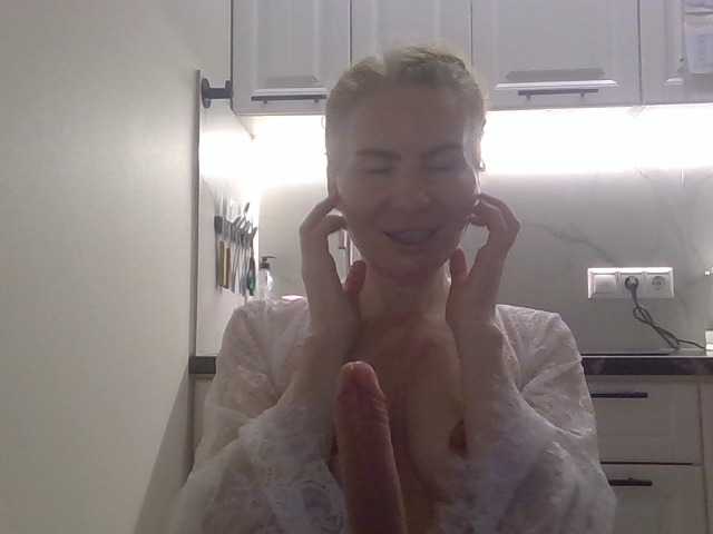 le modèle WomenS est en webcam porno dans un show sur le site bongacams, il possède les tags suivants: White/Caucasian,Blonde,Shaved