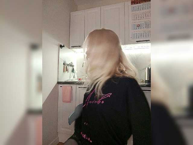 le modèle MrMrsLoungeSexBar est en webcam porno dans un show sur le site bongacams, il possède les tags suivants: White/Caucasian,Blonde,Shaved