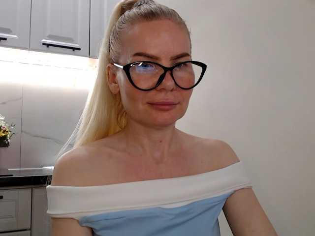 miss-1m, en directo ahora en BongaCams