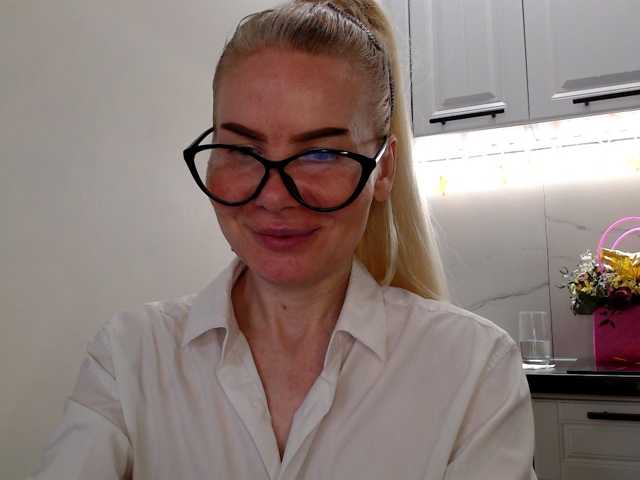 miss-1m, live now on BongaCams
