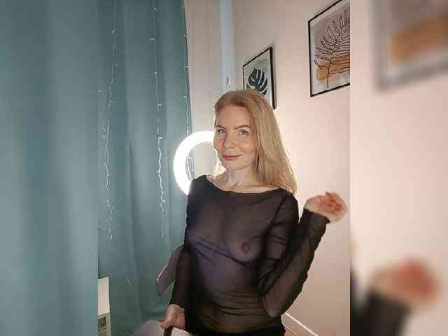 WomenS webcam