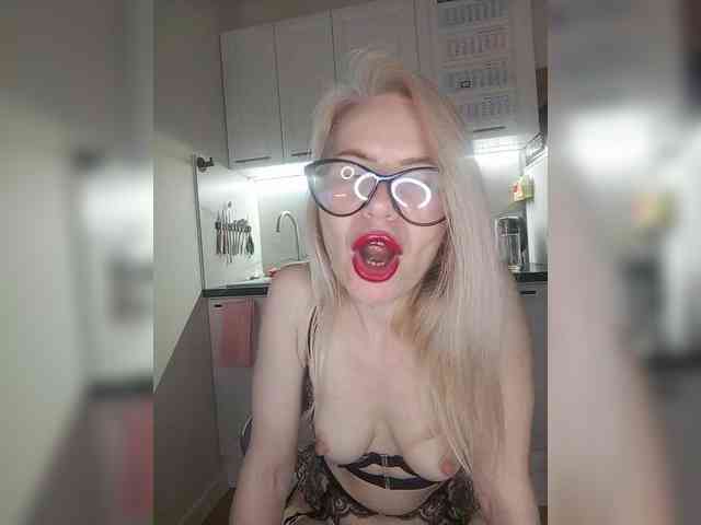 CheapSlutOnline webcam