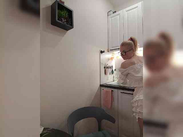 WomenS webcam
