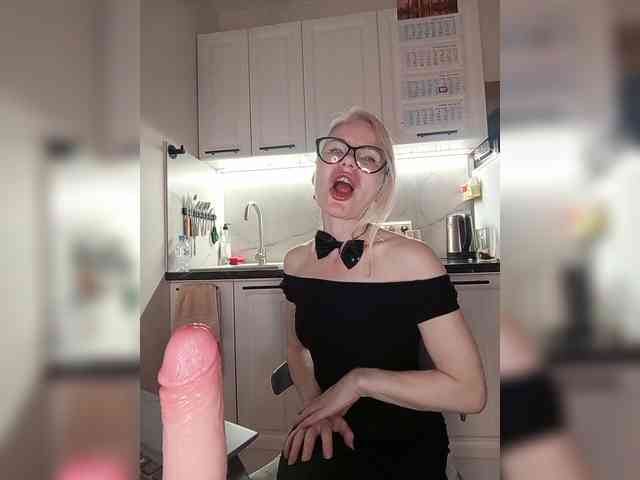 CheapSlutOnline webcam