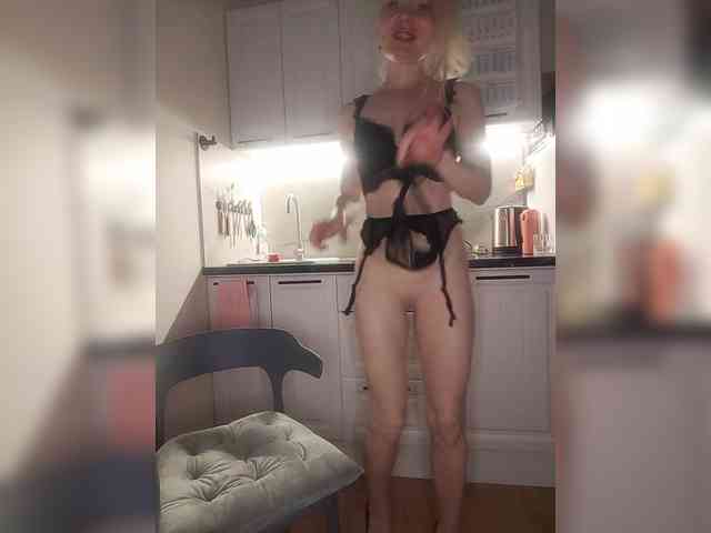 Model: MrMrsLoungeSexBar