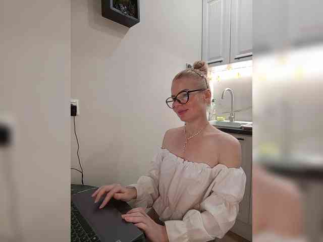 WomenS webcam