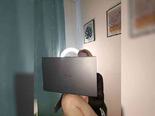 WomenS webcam