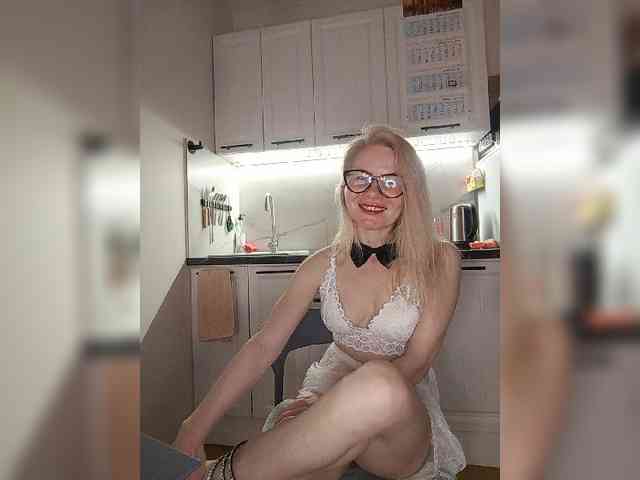 CheapSlutOnline webcam